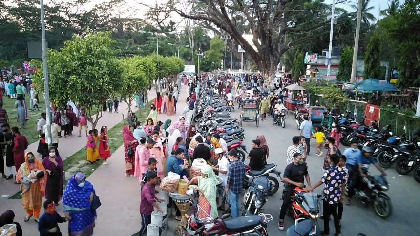 1 16 বরিশালে বিনোদন কেন্দ্র গুলি উপচে পড়ছে ভীড়