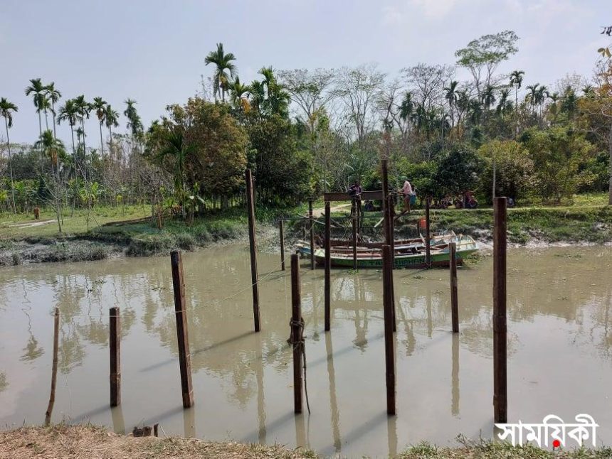 2 1 দক্ষিণ গাভা নরেরকাঠী বধ্যভূমি: <br>নরেরকাঠী খালপাড়ে অর্ধশতাধিক মানুষকে লাইনে দাঁড় করিয়ে ব্রাশফায়ার করে হত্যা করেছিল পাকবাহিনী