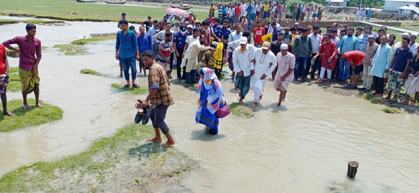 IMG 20210529 105421 রাঙ্গাবালীর ’ইয়াস’ ক্ষতিগ্রস্ত বেড়িবাঁধ দ্রুত সংস্কার করা হচ্ছে