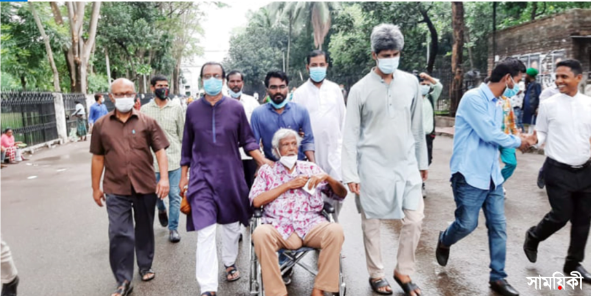 লহ ৫৪ নেতাকর্মীর মুক্তির দাবিতে সুপ্রিম কোর্ট ফটকের সামনে একসাথে অবস্থান নিয়েছন নূর-সাকি'রা