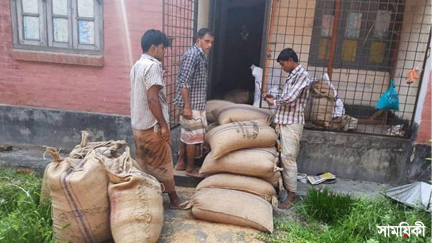 ুদস নাটোরে খাদ্য কর্মকর্তার বাসভবন থেকে ২০০ বস্তা সরকারী গম উদ্ধার