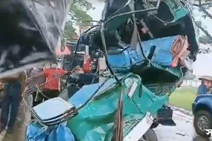 accident 1 কাভার্ড ভ্যানের ধাক্কায় অটোরিকশার ৬ যাত্রী নিহত