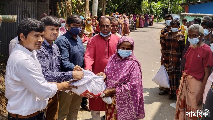 n ৫০০ পরিবারকে খাদ্য সহায়তা দিলেন শিল্প সচিব