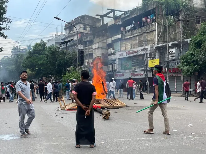 সিরাজগঞ্জে থানায় হামলায় ১৩ পুলিশ নিহত